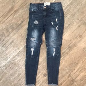 Women’s Distressed Size 4 Jeans